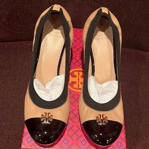 Tory Burch Jolie Logo Pump Tan